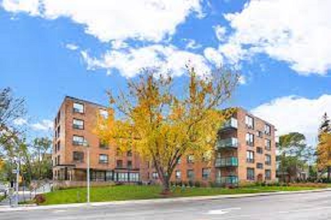 2400 Bathurst