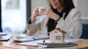 Exodus of Ontario Real Estate Agents: A Shift in the Housing Landscape